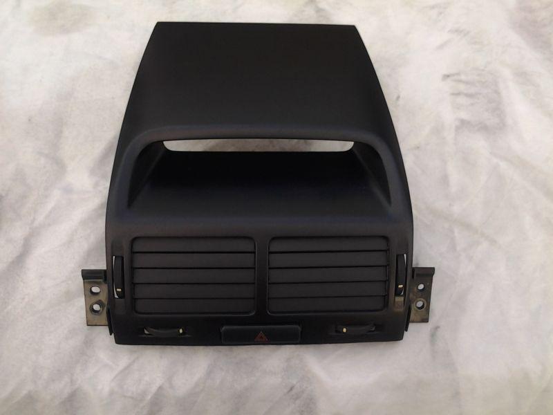 06-12 suzuki grand vitara - dash vent - black 