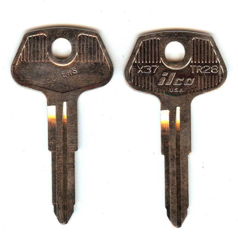 Key blank for toyota corona cressida tr28 ta22 x37