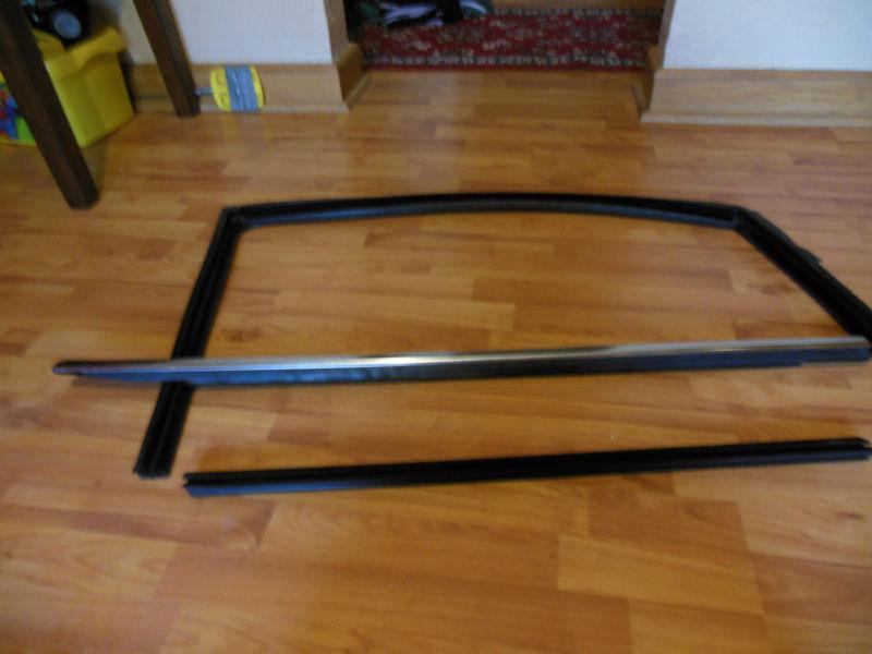 2011-2013 chrysler 200 passenger window trim