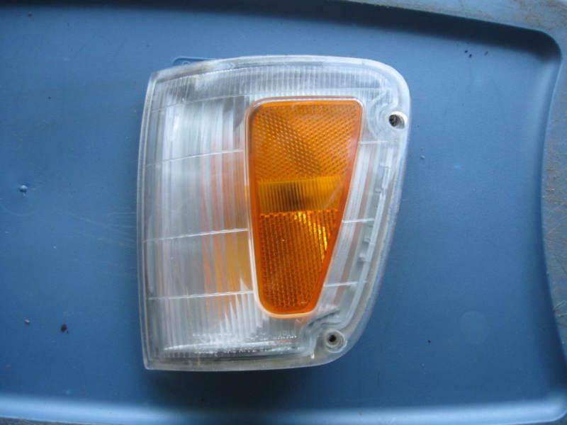 Toyota pickup driver corner light left  1992-1998 original