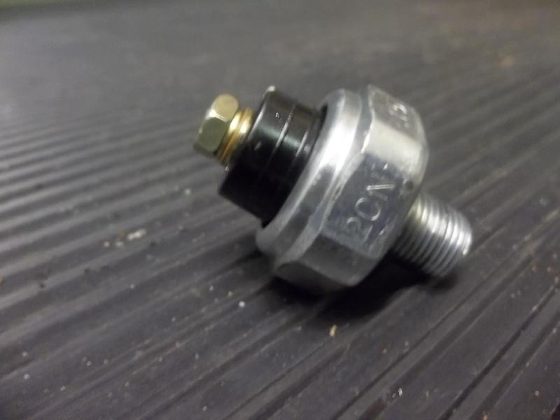 02 suzuki bandit 600 s - oil pressure sensor