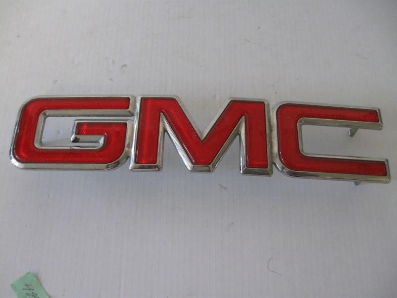 Gmc red   emblem  badge script trim    metal  gm part#15706 323 plastic