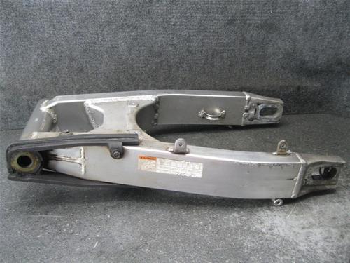 02 suzuki gsxr gsx-r 600 swingarm 56f