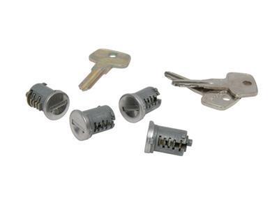 Yakima set of 4 sks lock cores & key for q towers