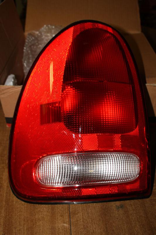 Eagle 96-04 caravan durango voyager new left tail light ch2800125 oem:4576245