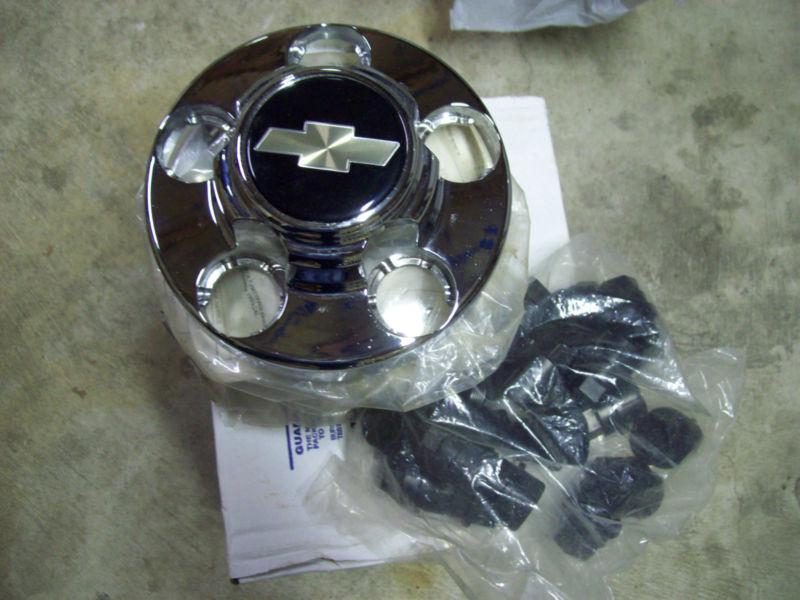 4-nos new gm chevy truck center caps 5 lug + new black lug nut covers