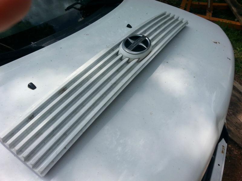 06 scion xb front upper grill oem