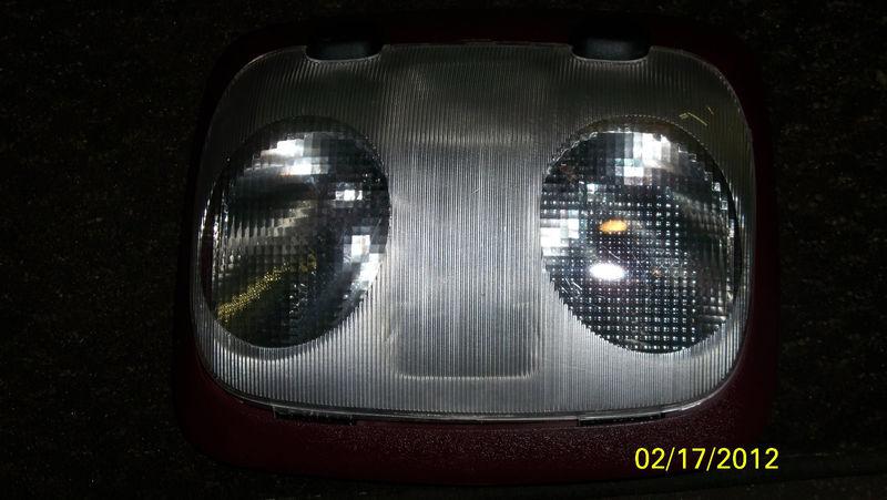 Crown victoria,grand marquis dome light   burgundy