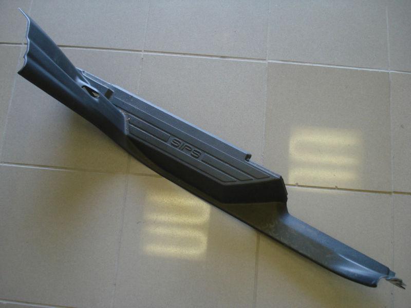 Volvo oem right rear door sill trim xc90