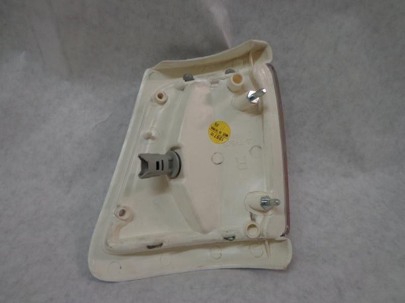 92 93 94 95 toyota pickup r. corner/park light