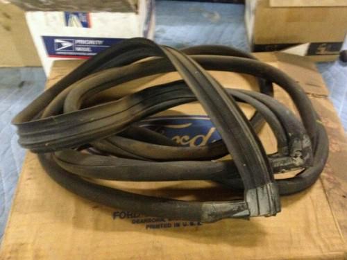 1971 72 73 ford mustang nos fastback rear window weatherstrip d1zz-6342084-a 