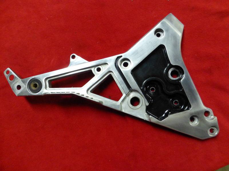 1984 1985 yamaha fj1100 nice side peg mount back side plate 36y  right bracket