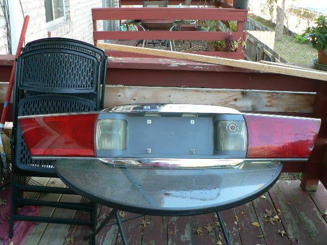 00-05 lesabre rear center tail light finish panel taillight assembly nice