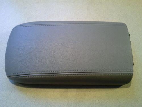 02 03 04 chevrolet trail blazer arm rest lid like new gray stitched leather l00k