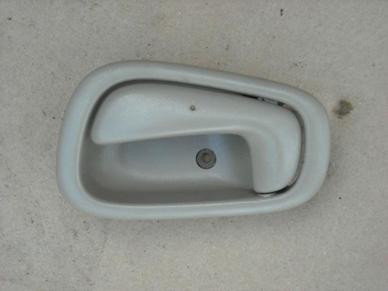 98 99 00 01 02 chevrolet geo prizm inside door handle left rear