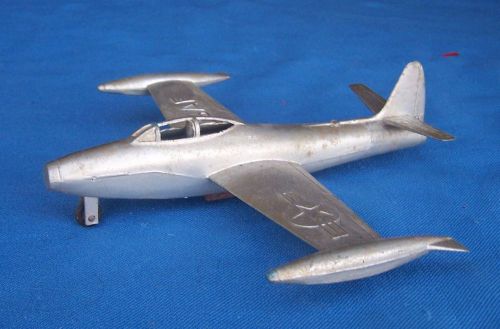 F-84 g metal  nice toy