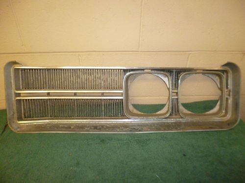 1969 69 buick wildcat driver left grille original used 1385195 lh