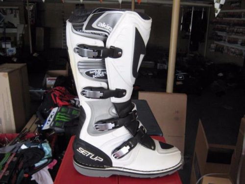 Setup akira boots white euro size 41 us size 7 adult new