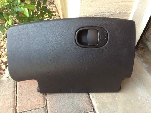 2000-2001 saturn sw1/swp/postal wagon glove box door (rhd only)