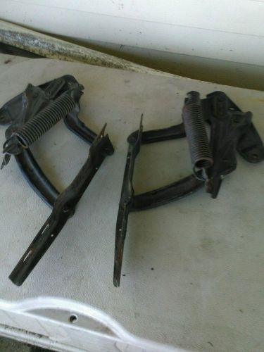 El camino 77 hood hinges