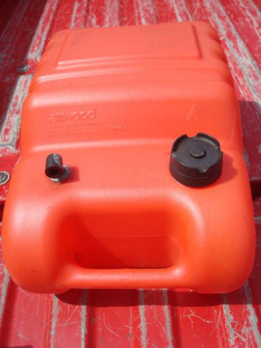 Attwood 6 gallon poly gas tank boat motor marine ouboard portable model 8867