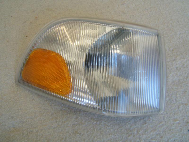 Volvo (98-04) c70 s70 v70 right passenger turn signal lamp light