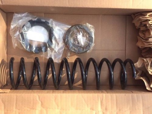 New bmw coil spring - rear33531093633 525i 528i 530i w/upper and lower coil pads