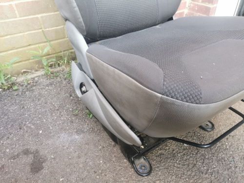 Vauxhall vivaro 2001-2014 drivers front seat (good bolsters) 91159827