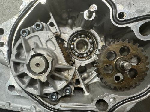 Oem yamaha fx140 gear reduction - oil pump  2002   60e-13327-00-94