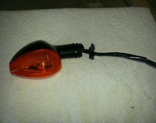 2006 yamaha r6 right front turn signal oem