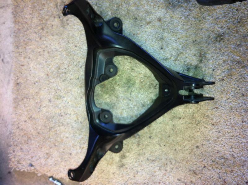  05 06 suzuki gsxr 1000 upper fairing stay bracket 2005 - 2006 oem gsx-r