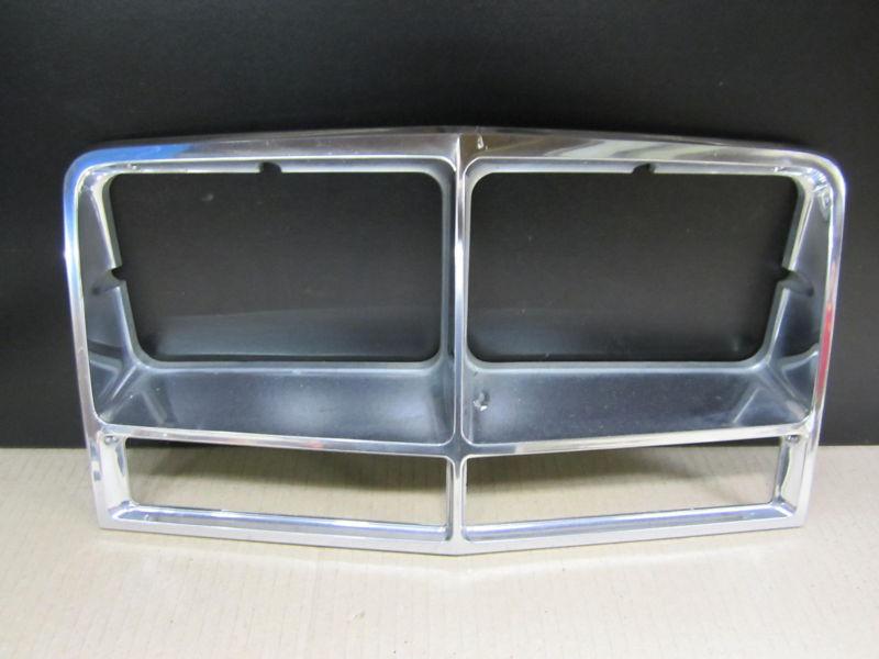 Buick riviera 79 80 81 82 1979-1982 headlight bezel gm oe # 1259830