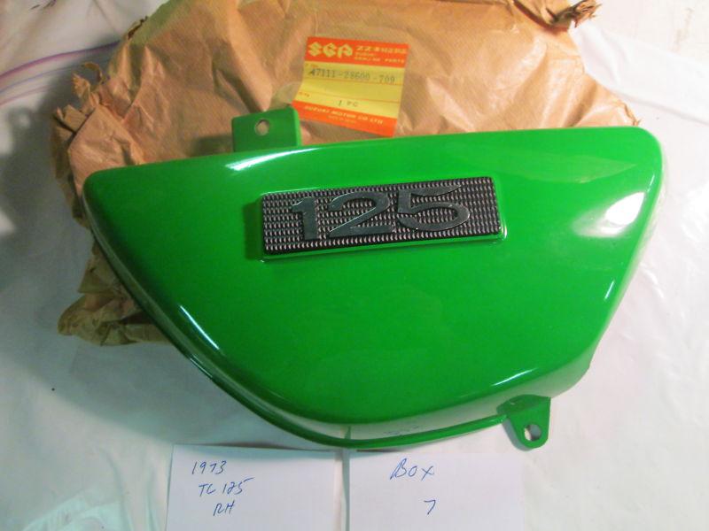 Suzuki tc125 nos oem r/h side cover in green with badge 1973 p# 47111-28600-709