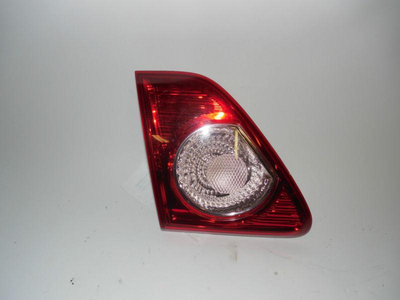 09 2010 toyota corolla lid mounted oem right tail light nice!