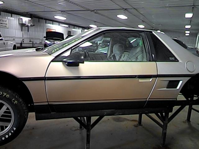 1986 pontiac fiero front door left 2600742