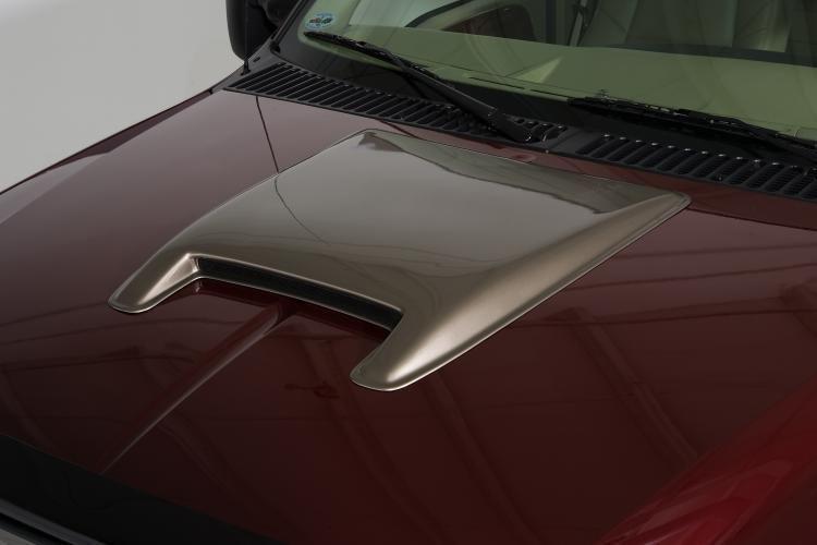 2004-2005 chevrolet colorado z85 ls large smooth single painted hood scoop