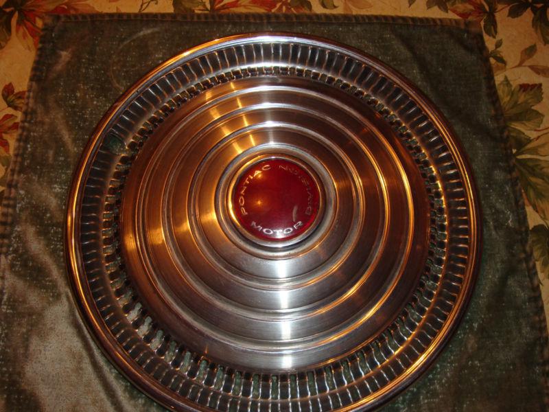  1970 1971 1972 pontiac hub cap 15" in excellent condition