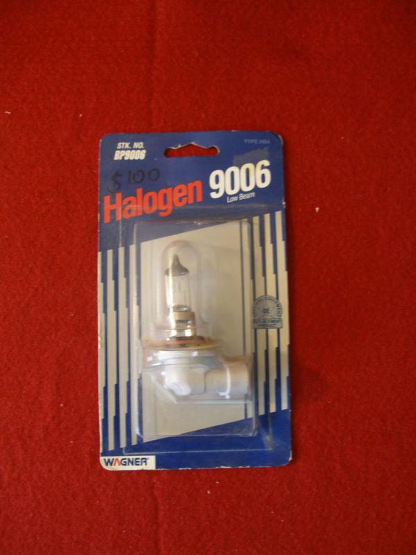 Wagner 9006 low beam halogen replacement headlight bulb nos