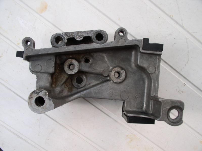 Subaru 2.5l dohc engine tensioner bracket 2001