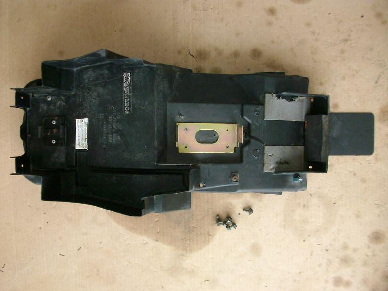 D 97 98 99 00 1997 suzuki gsxr 600 750 oem battery box tray stock undertail