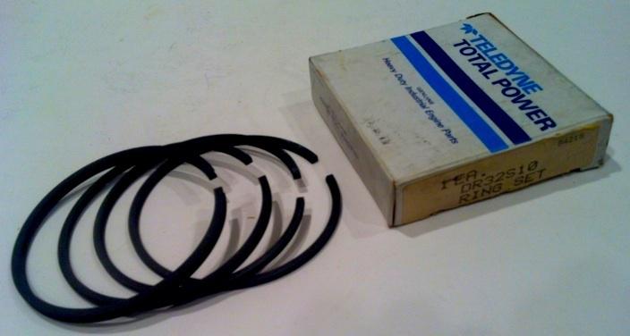 Heavy duty wisconsin parts dr32s10 complete piston ring set dr32s-10