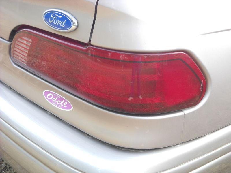 94 95 ford taurus right taillight