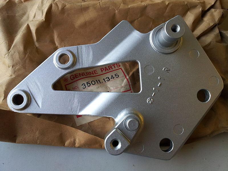 Kawasaki zx600 ninja gpx 600 88-97 foot peg bracket r.h. 35011-1345 nos