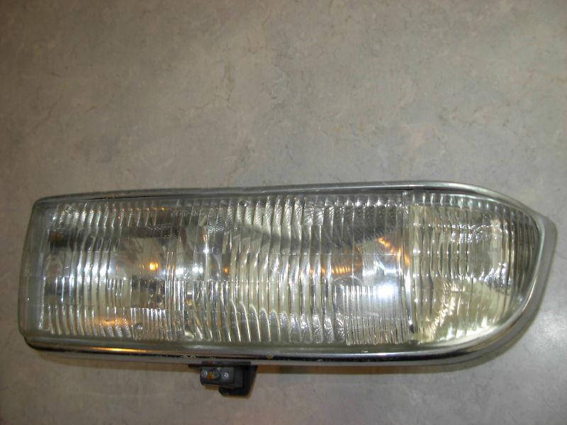 Chevrolet 95-04 blazer  jimmy bravada right front headlamp assembly oem gm oem 