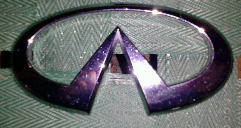 Chrome plated infiniti suv grill emblem