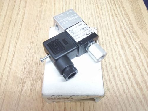 International 434400001 valve