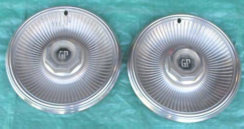 (2) 78-79 pontiac gran prix hub caps gp - nice