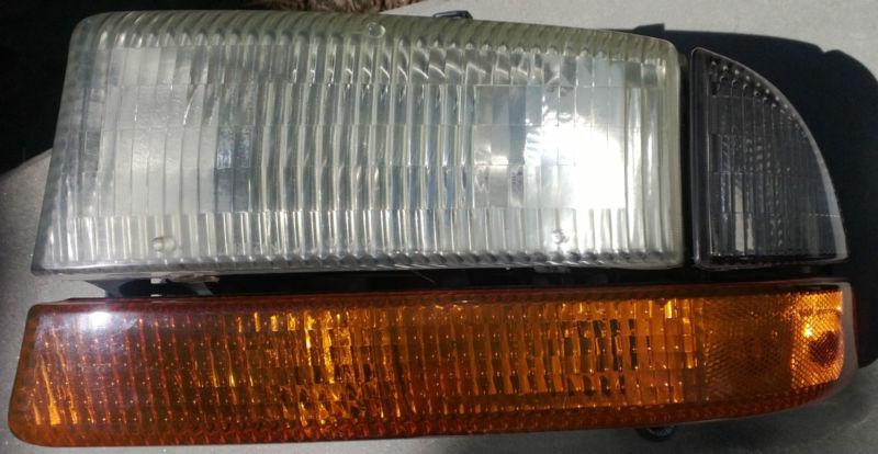 Dodge dakota left (driver) side headlight assembly 