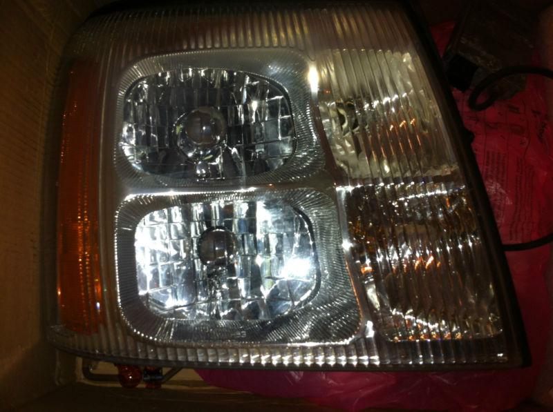 Original 03-06 cadillac escalade right hid headlamp assembly ballast and bulb 