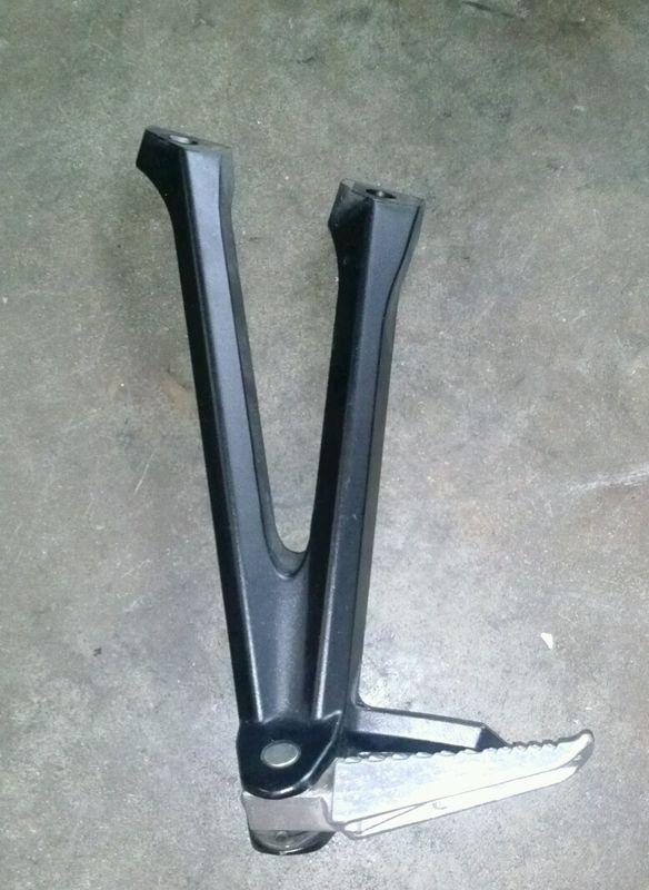  2013 11 12 13 suzuki gsxr 750 right passenger foot peg